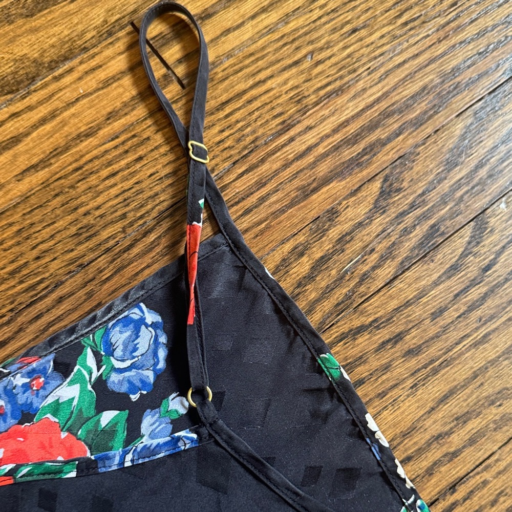 Tory Burch Black 100% Silk Floral V-Neck with Red & Blue Camisole 🌹 - Picture 6 of 8